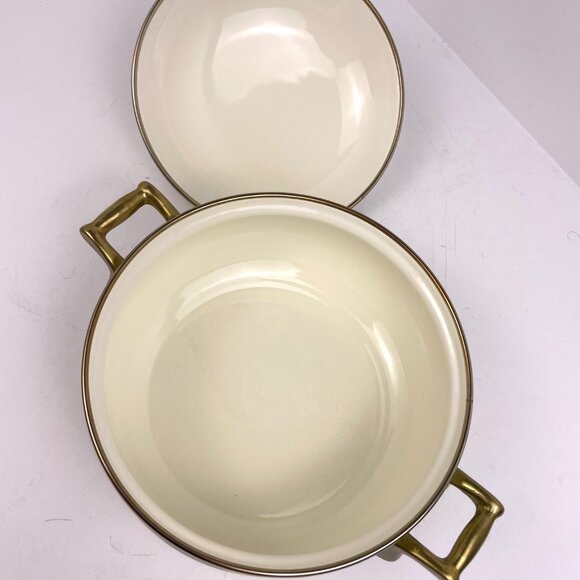 VTG MarketSquare Hudson’s Bay 2.4L Enamel Casserole with Brass Handles Taiwan - Picture 6 of 12